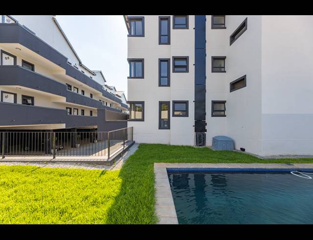 2 BEDROOM APARTMENT FOR SALE IN BRYANSTON